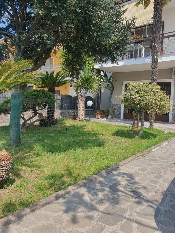 Ospitalita Il Noce Panzió Brusciano Kültér fotó